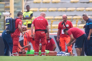 Serie A Cagliari, lungo stop per Ionita: frattura al perone