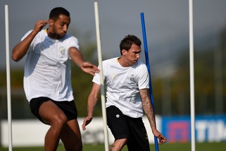 Verso Inter-Juventus: Benatia insidia Chiellini, Mandzukic cerca spazio