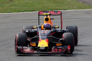 F1, Gp Singapore: alle Red Bull le prime libere