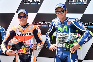MotoGp, Marquez: «Lorenzo può vincere ancora, ma Rossi è più pericoloso»