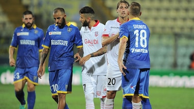 Serie B Carpi-Frosinone 0-0. Salernitana-Vicenza 2-3