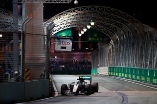 F1 Singapore: Rosberg sempre davanti, Raikkonen è terzo