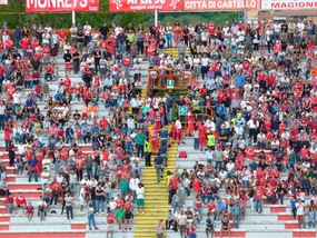 Serie B: Perugia-Ternana sospesa per la morte di un tifoso sugli spalti colto da malore