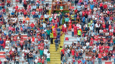 Serie B: Perugia-Ternana sospesa per la morte di un tifoso sugli spalti colto da malore