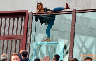Inter-Juventus, falla nella sicurezza a San Siro. Tifosi scavalcano le barriere