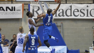 Basket: Landry incanta, Brescia batte Cantù