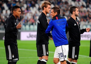 Juventus-Cagliari, torna il talismano Padoin: stringe la mano a Rugani e lui segna