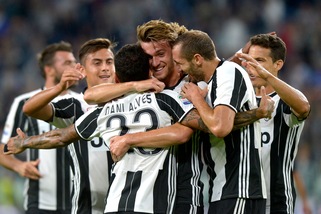 Juventus che show: Higuain è un mostro, 4-0 al Cagliari