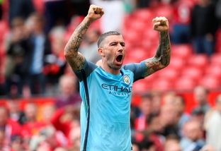 Calciomercato City: «Guardiola vuole il rinnovo di Kolarov»