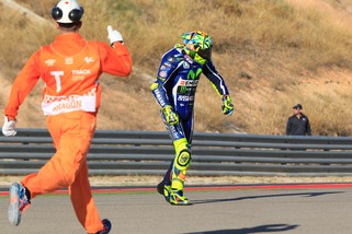MotoGp Aragon, Rossi: «Dopo caduta ok, ma acciaccato: peccato il sesto posto»