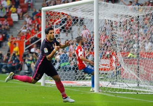 Liga: Gijon-Barcellona 0-5, apre Suarez e chiude Neymar