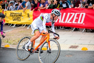 Red Hook Criterium: il Mondiale di bici a scatto fisso su strada si assegna a Milano