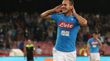 Champions League Napoli, torna Milik nel tridente d'attacco