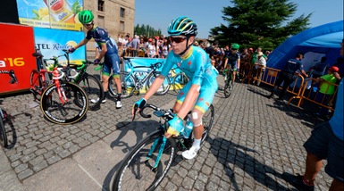 Milano-Torino: vince il colombiano Lopez, Aru sesto