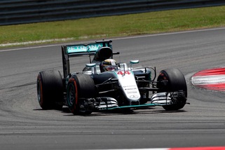F1 Malesia: Hamilton davanti tutti, terzo tempo per Vettel