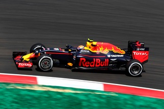 F1 Red Bull, Verstappen: «Dobbiamo essere più competitivi»