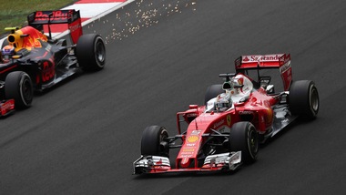 F1 Ferrari, Vettel fuori in Malesia: «Sfortunata reazione a catena»