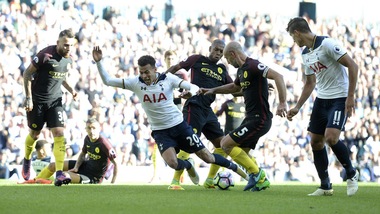 Premier, il Tottenham ferma il City. Pari per il Leicester