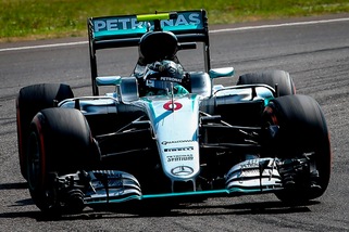 F1, Hamilton ko: Rosberg vola nelle quote per il titolo