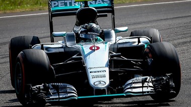 F1, Hamilton ko: Rosberg vola nelle quote per il titolo