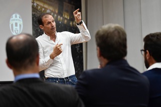 Juventus, al via con Allegri la formazione per i tecnici bianconeri