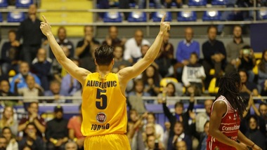 White esalta Torino, Moore mette ko Cantù