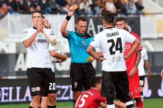 Serie B una giornata a Datkovic dello Spezia. Ammenda per il Novara