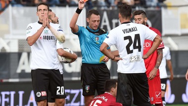 Serie B una giornata a Datkovic dello Spezia. Ammenda per il Novara