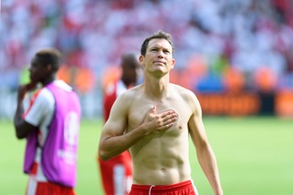 Calciomercato: «Luis Enrique punta Lichtsteiner, Darmian e De Sciglio»