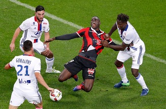 Nizza, 2-0 al Lione. Balotelli sbaglia un rigore