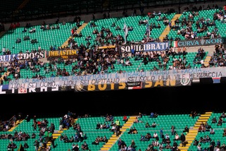 Serie A Inter, Icardi: bufera con la Curva: «Togliti la fascia, pagliaccio». Lui: «Stateci vicini»