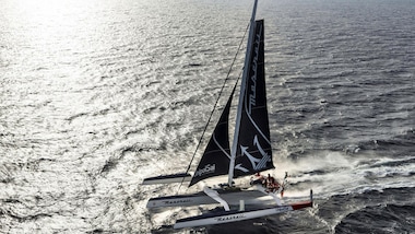 Vela: incidente al timone per Soldini con Maserati Multi 70