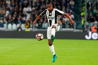 Juventus, con il Lione Evra centrale e Lemina regista