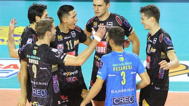 Civitanova e Modena vincono da 3 nella giornata dei tie break