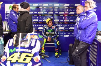 MotoGp, Rossi indietro: «Condizioni assurde, giornata difficile»