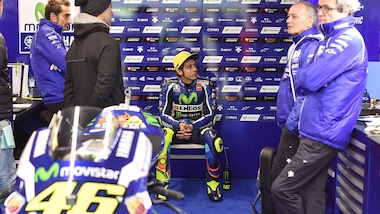 MotoGp, Rossi indietro: «Condizioni assurde, giornata difficile»