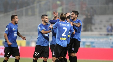 Serie B: Novara-Bari 1-0; Pro Vercelli-Latina 1-1; Pisa-Verona 0-0
