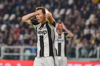 Calciomercato: «Il Barcellona non molla Lichtsteiner»