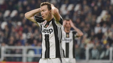 Calciomercato: «Il Barcellona non molla Lichtsteiner»