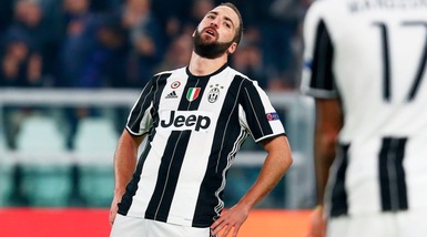 Champions League, Juventus-Lione 1-1: brutto pareggio. Higuain, poi troppa sofferenza