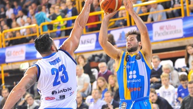 Fitipaldo sbanca Brescia, Sassari passa a Pistoia