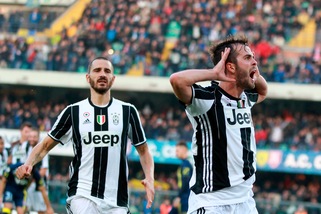 Juventus, Mandzukic e magia di Pjanic 2-1 al Chievo con tanti sprechi