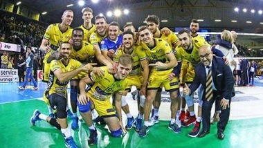 Modena solitaria in vetta. La Lube perde un punto con Perugia