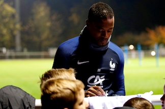Francia, in ritiro con i Bleus arriva anche Evra
