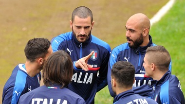 Italia, prove di 4-2-4 con De Rossi e Verratti