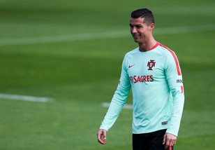 Cristiano Ronaldo vota Fernando Santos: «Più difficile vincere l'Europeo»