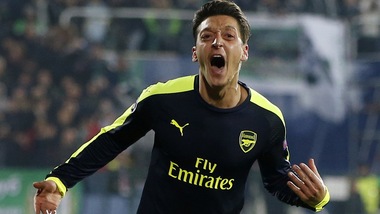Calciomercato Arsenal: «Lo United corteggia Ozil»