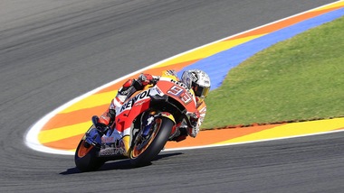 MotoGp, Valencia: Marquez vola nelle terze libere, Rossi nono