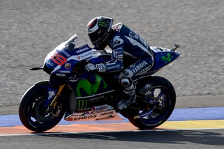 MotoGp, Valencia: Lorenzo show, è pole! Rossi terzo