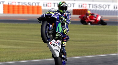 Moto Gp, Lorenzo pole show a Valencia: Rossi terzo
